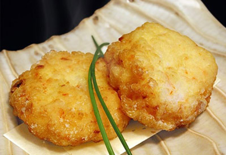 創作割烹おおたの名物である「海老しんじょう」を使った料理